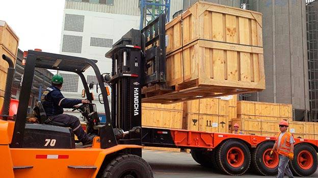 Best Transportes JH providing moving and packaging services