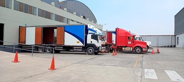 Instalaciones seguras y contenedores disponibles para alquiler de almacén en Lurín, Lima por Panamundo